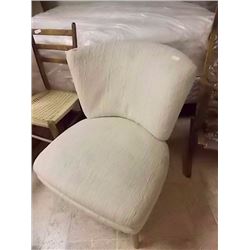 OAK FRAMED BOUNCEY LOUNGE CHAIR