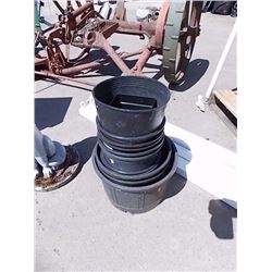 LOT OF PLANT POTS - 11 TTL