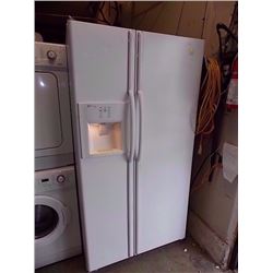 FRIDGE - MAYTAG - WHITE WITH WATER & ICE DISPENSER