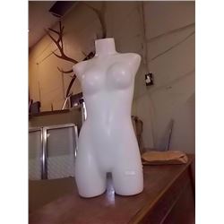MANNIQUIN BUST