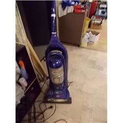 BISSEL UP RIGHT VACUMN