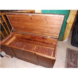 VINTAGE CEDAR CHEST - LANE - WITH DRAWER