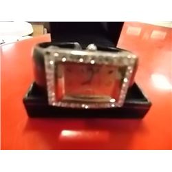 WATCH - DIAMOND STYLE FACE