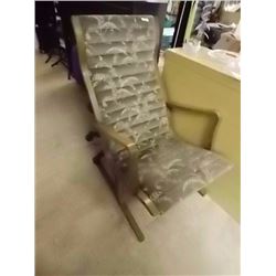 OAK FRAMED BOUNCEY LOUNGE CHAIR