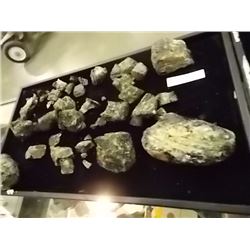 TRAY OF ASSORTED AMBER