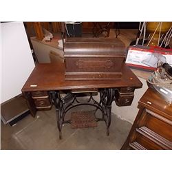 VINTAGE TREDLE SEWING MACHINE - STANDARD