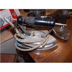 VINTAGE ELECTRIC IRON