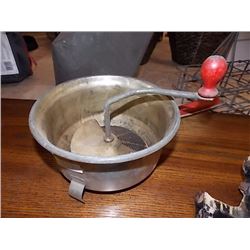 VINTAGE FLOUR SIFTER