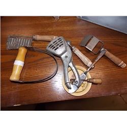 VINTAGE KITCHEN UTENSILS - 8TTL