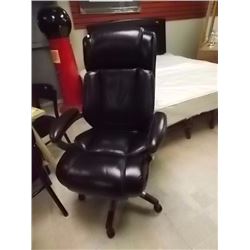 NEW - EXECUTIVE OFFICE CHAIR
