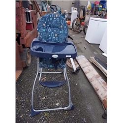 CHILD'S FOLDING HIGH CHAIR