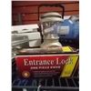 Image 1 : ENTERANCE LOCK & CAMPING