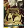 Image 1 : BOX VINTAGE HANDLES & CASTERS
