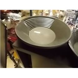 NEW GOLD PAN - ESTWING - BLACK PLASTIC - LARGE