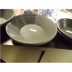 NEW GOLD PAN - ESTWING - BLACK PLASTIC - MED