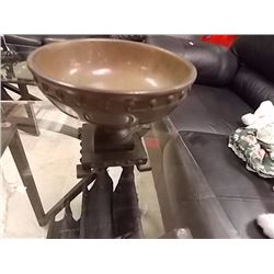 CERAMIC BOWL ON PEDESTAL