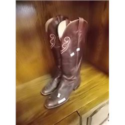 LADIES LEATHER COWBOY BOOTS - 9C