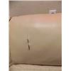 Image 2 : NEW CREAM LEATHER CHESTERFIELD  - STORE DISPLAY