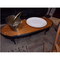 OVAL RETRO COFFEE TABLE