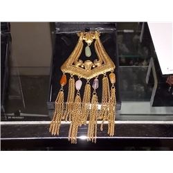 LARGE GOLD STYLE NECKLACE
