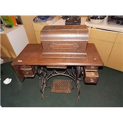 VINTAGE TREDLE SEWING MACHINE - STANDARD