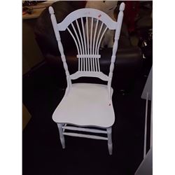 VINTAGE WOOD SIDE CHAIR - WHITE