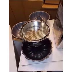 LOT OF BUNT CAKE PANS & CAKE SPRING PANS
