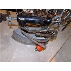 VINTAGE ELECTRIC IRON