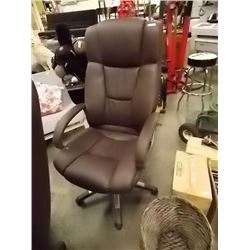 EXECUTIVE OFFICE CHAIR