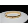 Image 8 : 14K Gold & Black Enamel Hawaiian Bangle Bracelet 9.5mm, Embossed Floral Motifs, "Kuuipo" in Black En