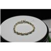 Image 8 : 7.5 ct Emerald Link Bracelet - 15 Emeralds, 14K Yellow Gold, 11 g, Emeralds have nicks, surface scra