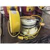 Image 1 : 3 RETRACTABLE ELECTRIC CORDS