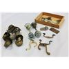 Image 2 : LOT OF ANTIQUE DOOR KNOBS HOOKS AND BRASS WHEELS