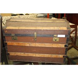 ANTIQUE SHIPPING TRUNK