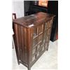 Image 3 : MODERN 2-DOOR DISPLAY CUPBOARD