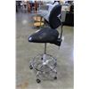Image 2 : BLACK SWIVEL CHAIR
