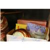 Image 2 : SHELF LOT OF ANTIQUE SEWING BASKET AND SEWING NOTIONS