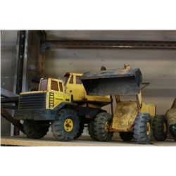 METAL TONKA BULLDOZER EXCUVATOR AND 45 RECORDS