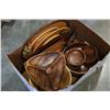 Image 1 : BOX OF WOODEN WARES