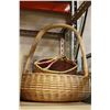 Image 2 : HAND WOVEN BASKET AND LOT OF WICKER BASKETS