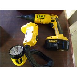 DEWALT 18V CORDLESS DRILL WITH BATTERY AND SNAKE LIGHT