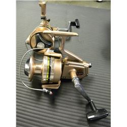2 DAIWA B-400 FISHING REELS