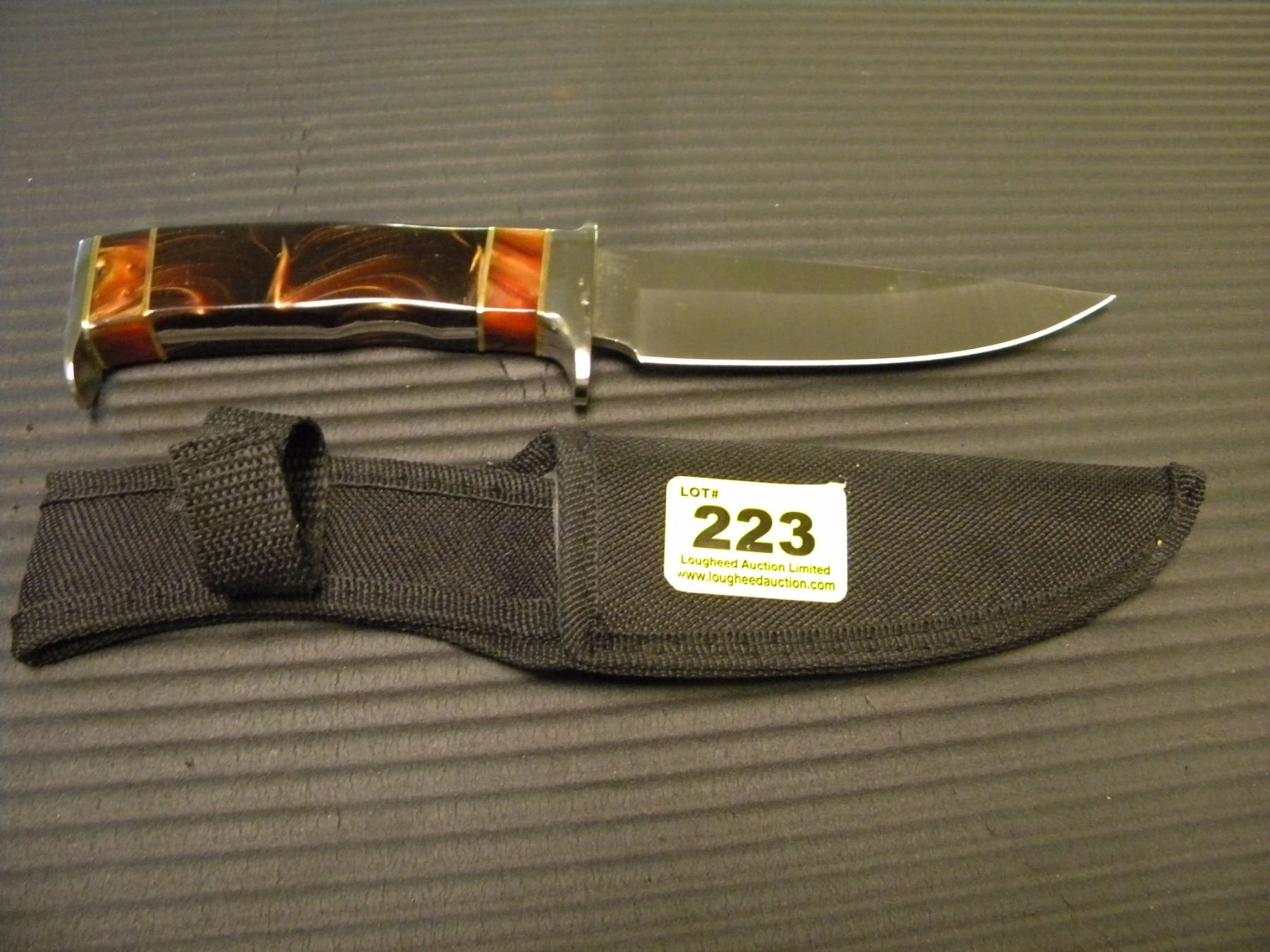 WOODEN HANDLE HUNTING KNIFE WITH SHEATH