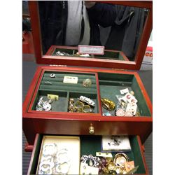35 PIECES OF JEWELLERY & BOX