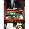 Image 1 : 35 PIECES OF JEWELLERY & BOX