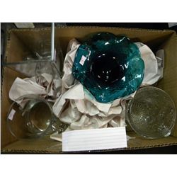 4 PIECES OF GLASSWARE