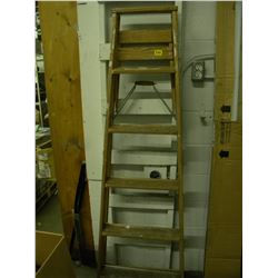 6 FOOT WOODEN STEP LADDER