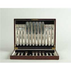 CASED ENGLISH STERLING SILVER FISH SET