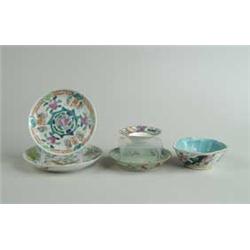 FIVE PIECE LOT OF ORIENTAL PORCELAIN