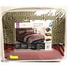 Image 1 : NEW 8PC KING SIZE BED IN A BAG SET